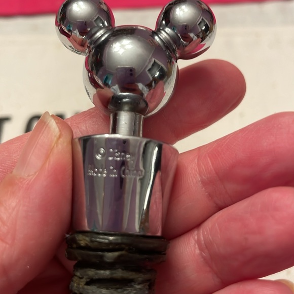Disney Mickey Mouse wine bottle stopper - Picture 2 of 3